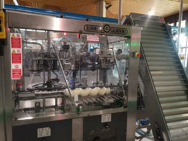 Capsuladora Robino & Galandrino Capsuler Robino&Galandri Usada — linha de engarrafamento usada para Capsuling Machines