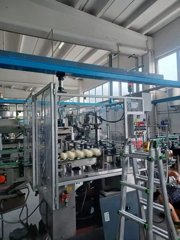 Capsuladora Robino & Galandrino Capsuler Robino&Galandri Usada — linha de engarrafamento usada para Capsuling Machines