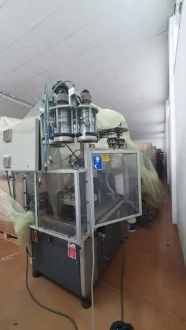 Capsuladora Robino & Galandrino Capsuler Robino&Galandri Usada — linha de engarrafamento usada para Capsuling Machines