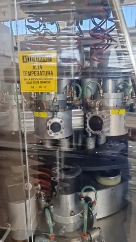 Capsuladora Robino & Galandrino Capsuler Robino&Galandri Usada — linha de engarrafamento usada para Capsuling Machines