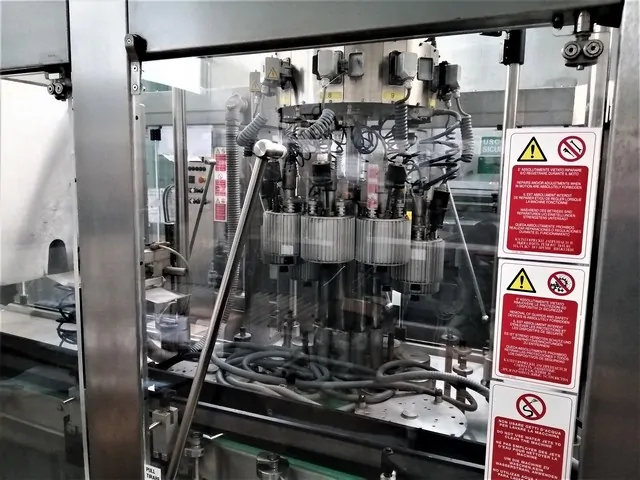 Capsuladora Robino & Galandrino Capsuler Robino&Galandri Usada — linha de engarrafamento usada para Capsuling Machines