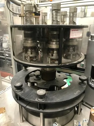 Capsuladora Robino & Galandrino Capsuler Robino&Galandri Usada — linha de engarrafamento usada para Capsuling Machines