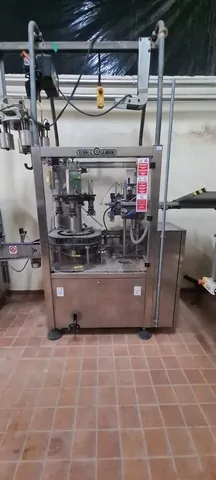 Capsuladora Robino & Galandrino Capsuler Robino&Galandri Usada — linha de engarrafamento usada para Capsuling Machines