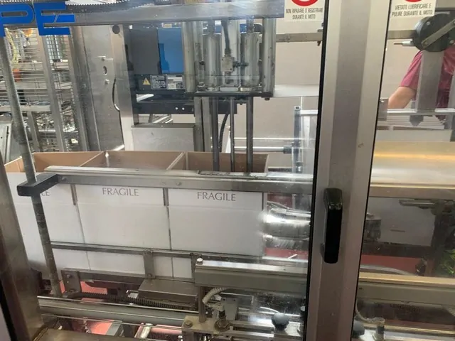 Formadora de Caixas APE Case Erector Ape Form 12 Usada — linha de engarrafamento usada para Case Erectors