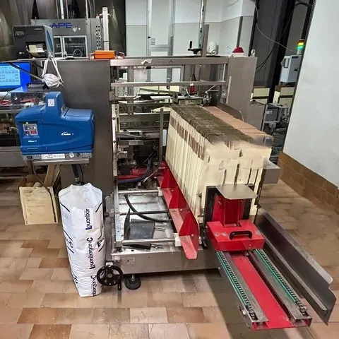 Formadora de Caixas APE Case Erector APE form 12 Usada — linha de engarrafamento usada para Case Erectors