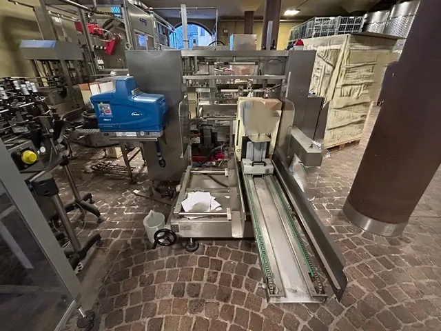 Formadora de Caixas APE case Erector APE FORM 12 Usada — linha de engarrafamento usada para Case Erectors