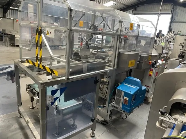 Formadora de Caixas Bortolin Kemo Case Erector Bortolin-Ke Usada — linha de engarrafamento usada para Case Erectors