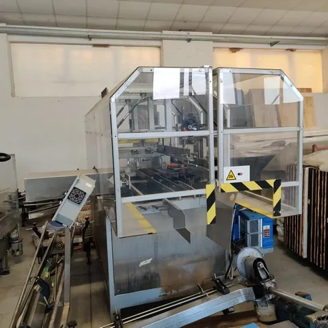 Formadora de Caixas Bortolin Kemo Case Erector Bortolin-Ke Usada — linha de engarrafamento usada para Case Erectors