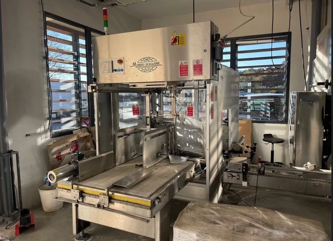 Formadora de Caixas Mondo & Scaglione Case Erector Mondo&Scagl Usada — linha de engarrafamento usada para Case Erectors