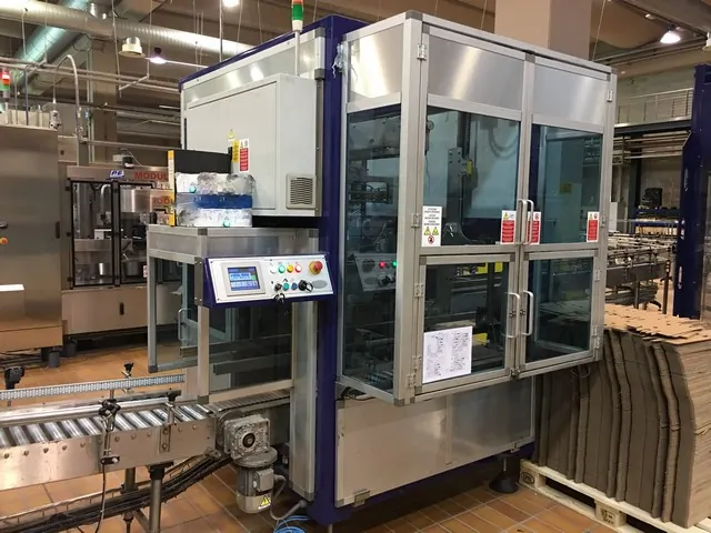 Encartonadeira Mondo & Scaglione Case Packer Mondo&Scagli Usada — linha de engarrafamento usada para Case Packers