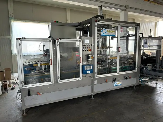 Encartonadeira Italproject Case Packer Monoblock It Usada — linha de engarrafamento usada para Case Packers