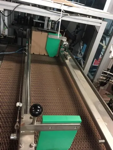 Encartonadeira Mondo & Scaglione Case Packer Monoblock Mo Usada — linha de engarrafamento usada para Case Packers