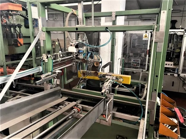 Encartonadeira TMG Case Packer Monoblock Tm Usada — linha de engarrafamento usada para Case Packers