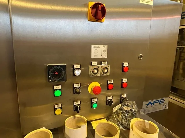 Seladora de Caixas APE Case Sealer APE ch 2000 Usada — linha de engarrafamento usada para Case Sealers