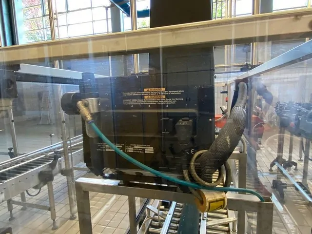 Seladora de Caixas Bortolin Kemo Case Sealer Bortolin-Kem Usada — linha de engarrafamento usada para Case Sealers