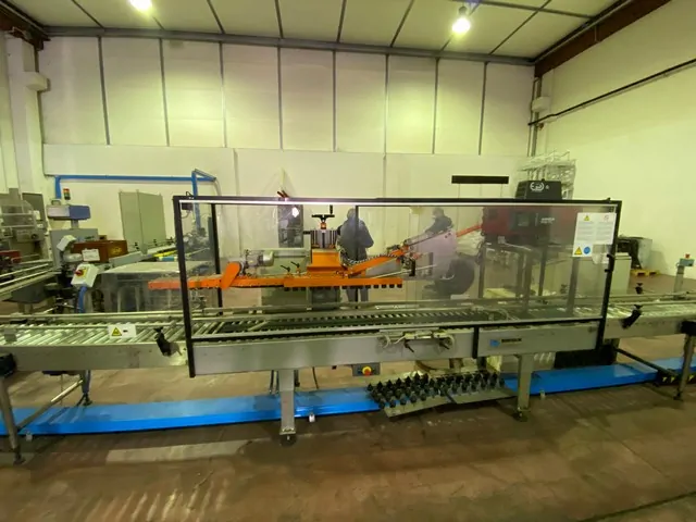 Seladora de Caixas Bortolin Kemo Case Sealer Bortolin-Kem Usada — linha de engarrafamento usada para Case Sealers