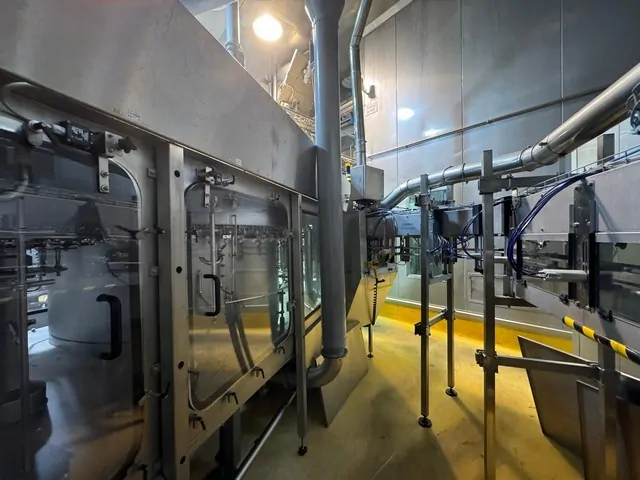 Used Complete Aseptic Bottling Line PET 36.000 bph photo 3