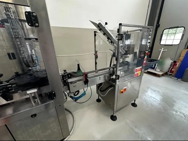 Linha de Engarrafamento IDROTECNICA Complete Bottling Line B Usada — linha de engarrafamento usada para Bottling Lines