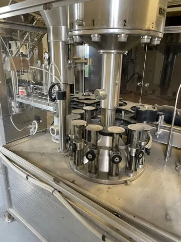 Used Complete Bottling Line GAI 1.500 bph photo 4