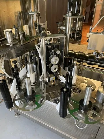 Used Complete Bottling Line GAI 1.500 bph photo 9