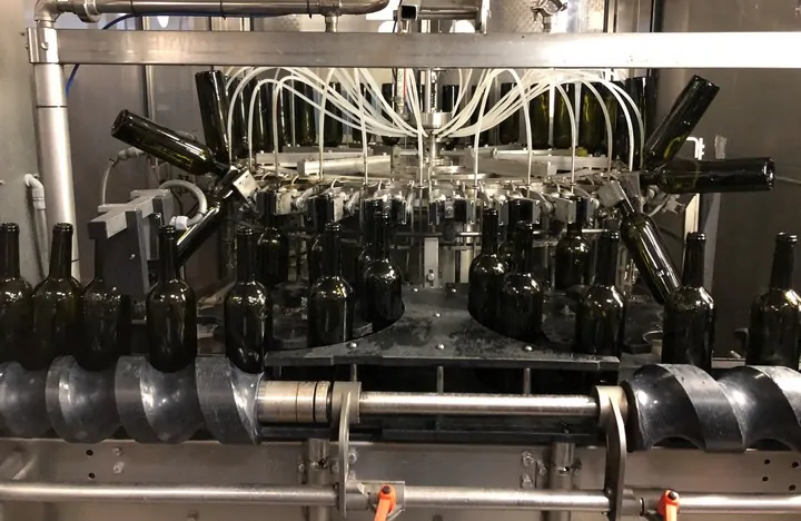 Linha de Engarrafamento Bertolaso Complete Bottling Line I Usada — linha de engarrafamento usada para Bottling Lines