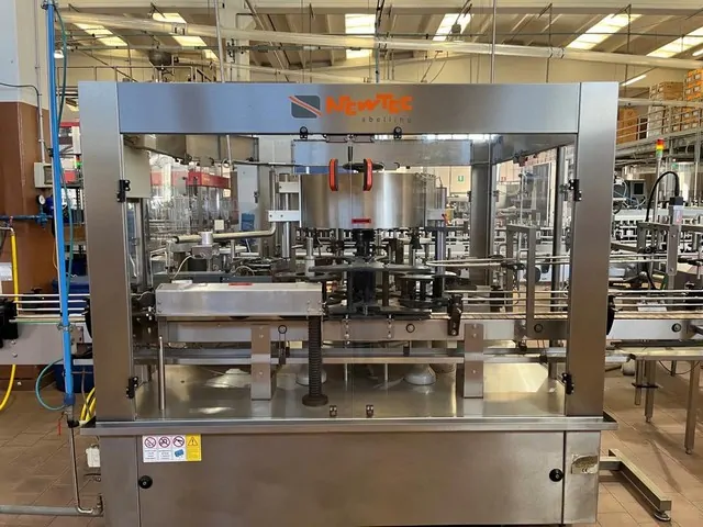 Linha de Engarrafamento Nelden Complete Bottling Line J Usada — linha de engarrafamento usada para Bottling Lines