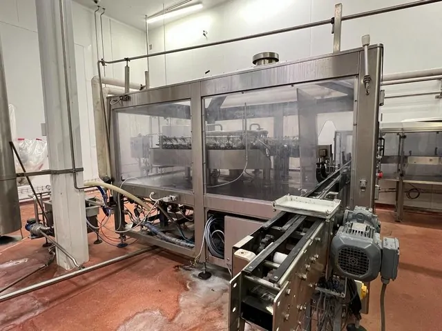 Used Complete Bottling Line Juice 9.000 bph photo 4