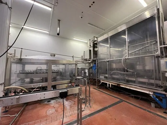 Used Complete Bottling Line Juice 9.000 bph photo 6