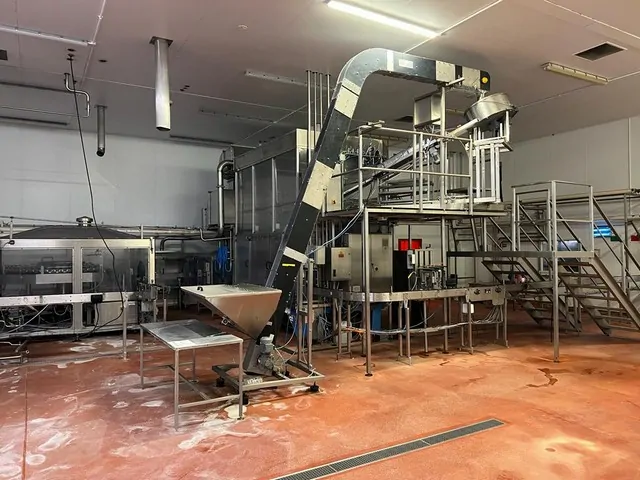 Used Complete Bottling Line Juice 9.000 bph photo 8