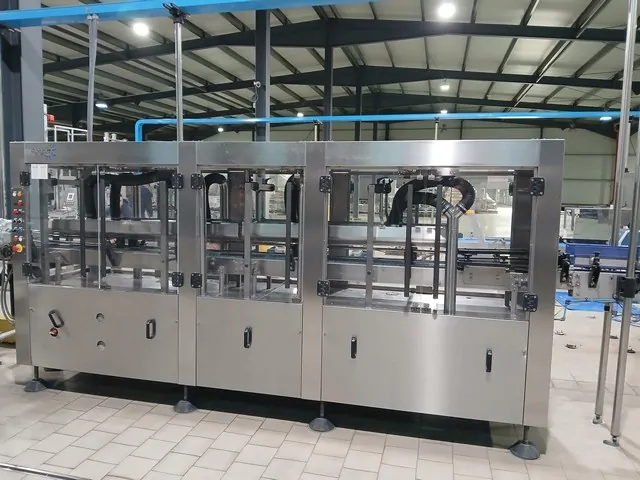 Linha de Engarrafamento MBF Complete Bottling Line M Usada — linha de engarrafamento usada para Bottling Lines