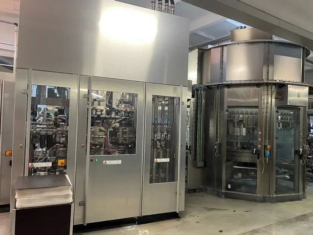 Used Complete Bottling Line PET 15.000 bph photo 2