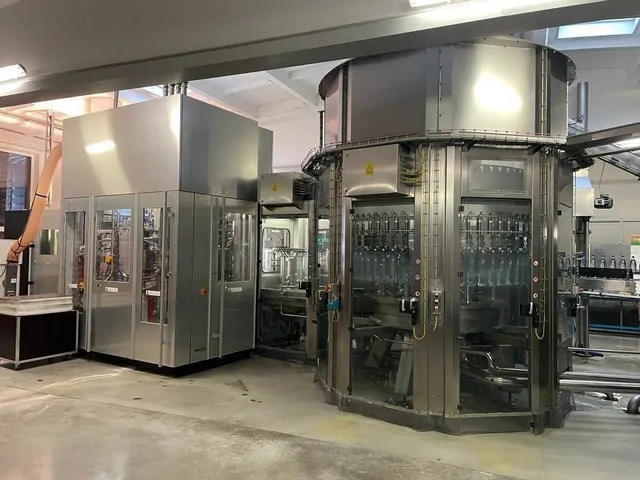 Used Complete Bottling Line PET 15.000 bph photo 6