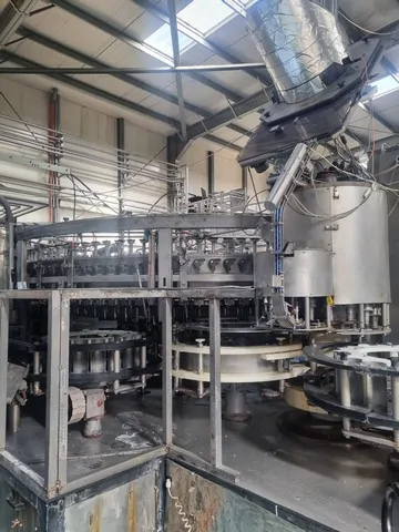 Linha de Engarrafamento SIEM Complete Bottling Line P Usada — linha de engarrafamento usada para Bottling Lines