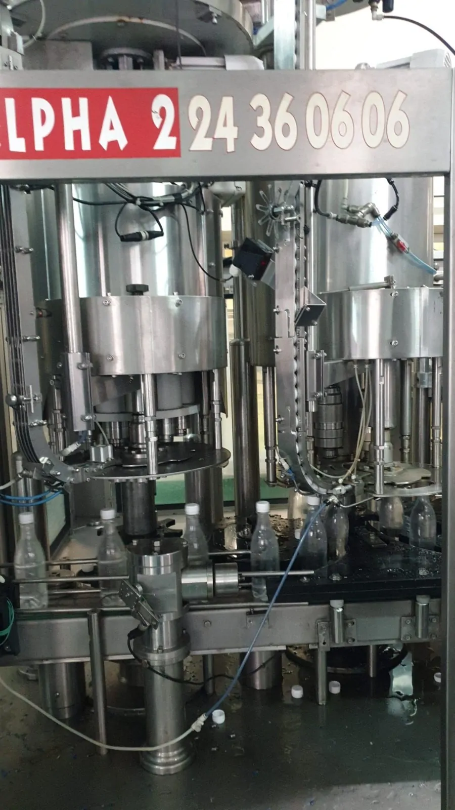 Used Complete Bottling Line PET 4.000 bph photo 2