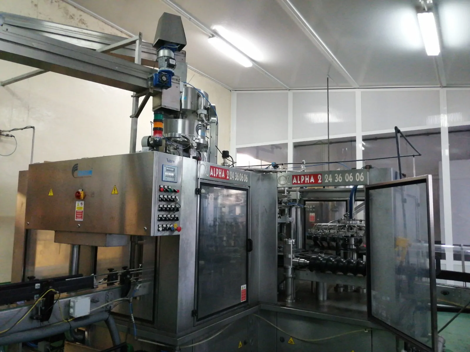 Used Complete Bottling Line PET 4.000 bph photo 6