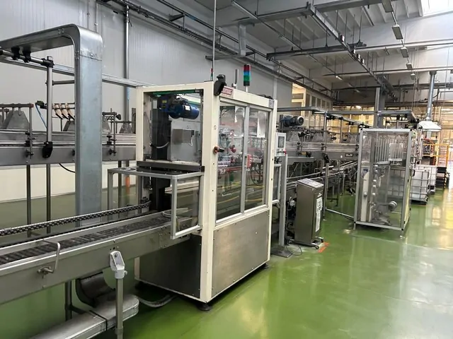 Linha de Engarrafamento Sidel Complete Bottling Line S Usada — linha de engarrafamento usada para Bottling Lines