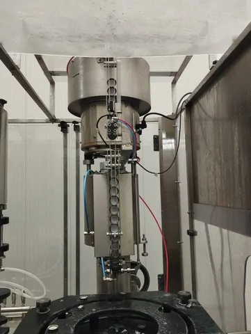 Linha de Engarrafamento CEM Complete CEM Bottling Li Usada — linha de engarrafamento usada para Bottling Lines