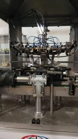 Linha de Engarrafamento GAI – Bertolaso Complete Filling Line St Usada — linha de engarrafamento usada para Bottling Lines