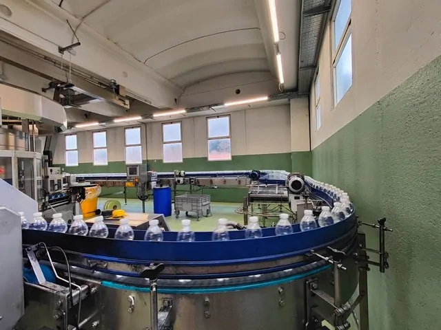 Used Complete Krones CSD PET Bottling Line photo 9