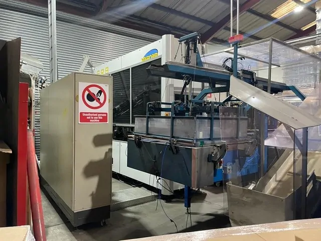 Used Complete PET Bottling Line Still Water 18.000 bph photo 2