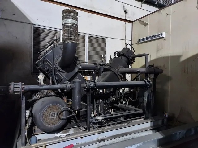 Compressor Nea Compressor Nea 3 Tev 63 Usada — linha de engarrafamento usada para Compressors