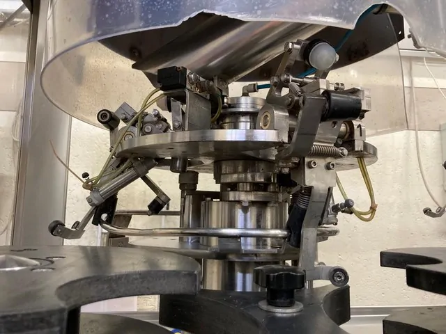 Equipamento Diverso Barida Degorger Barida Poker 70 Usada — linha de engarrafamento usada para Various Machines