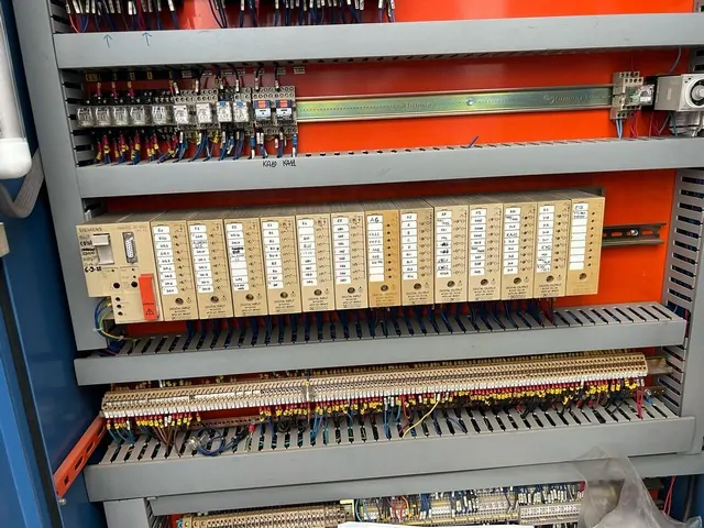 Despaletizador Manzini Comaco Depalletizer Manzini Com Usada — linha de engarrafamento usada para Depalletizers