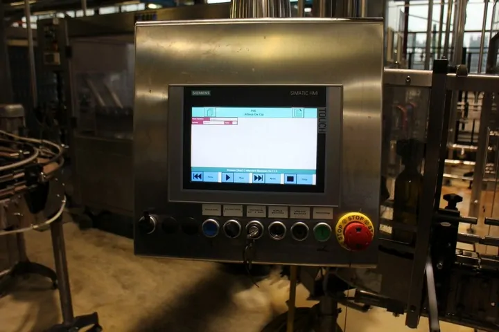 Enchedora Bertolaso filler Bertolaso Suprema Usada — linha de engarrafamento usada para Fillers