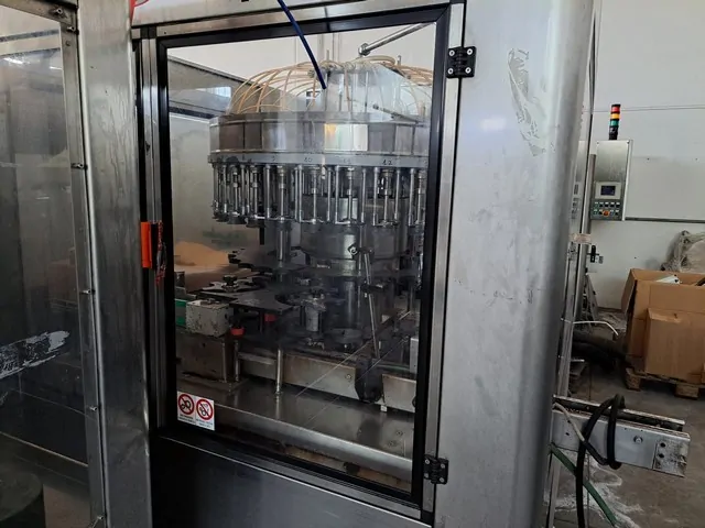 Enchedora Dipran Filler Dipran 30 valves Usada — linha de engarrafamento usada para Fillers