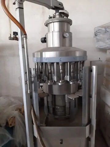 Enchedora Unknown filler for oil 14 valves Usada — linha de engarrafamento usada para Fillers