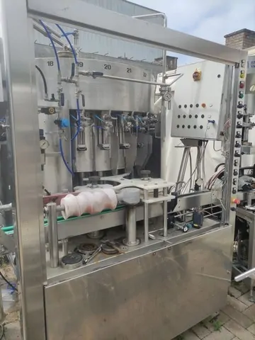 Enchedora Vir Mauri filler Vir Mauri 24 valv Usada — linha de engarrafamento usada para Fillers