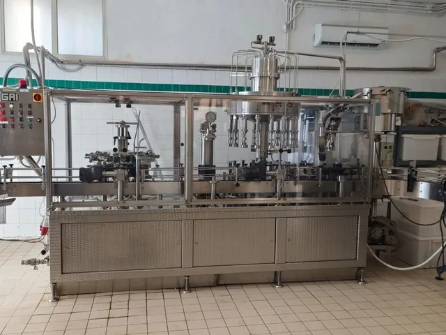 Monobloco GAI Filling Monoblock 12.16. Usada — linha de engarrafamento usada para Filling Monoblocks