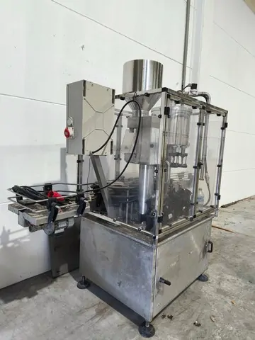 Monobloco Salvany Filling Monoblock 8.1 Sa Usada — linha de engarrafamento usada para Filling Monoblocks