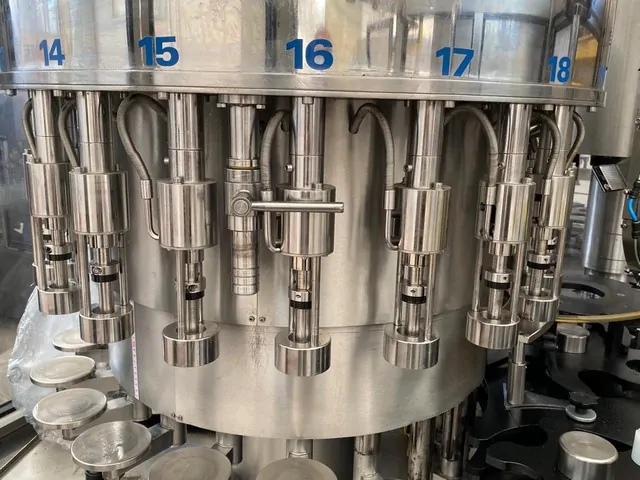 Monobloco Alfatek filling monoblock Alfate Usada — linha de engarrafamento usada para Filling Monoblocks